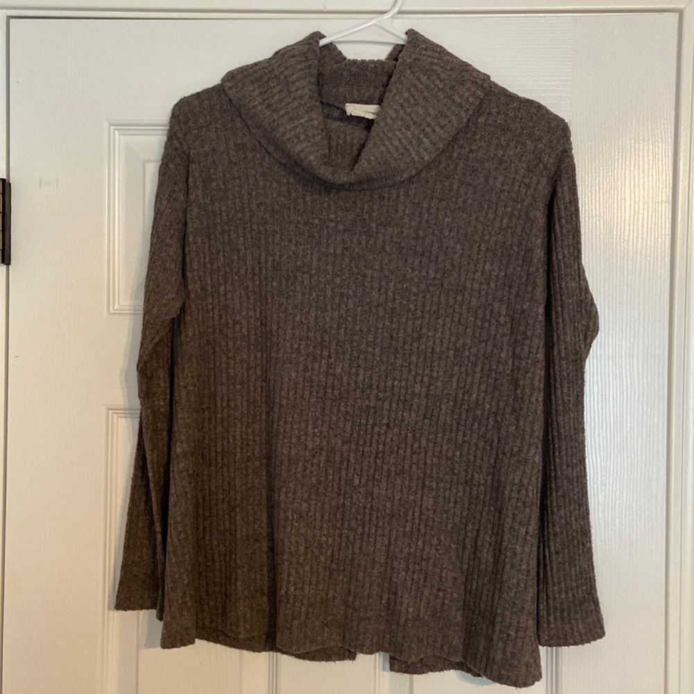 El Bloom Small Sweater with Open Back Detail